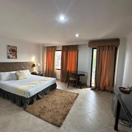 Hotel Prince Plaza Меделин Екстериор снимка