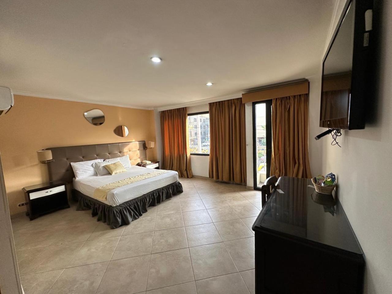 Hotel Prince Plaza Меделин Екстериор снимка