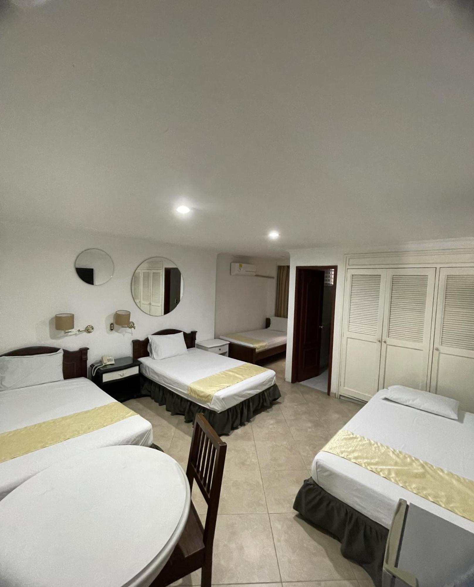 Hotel Prince Plaza Меделин Екстериор снимка