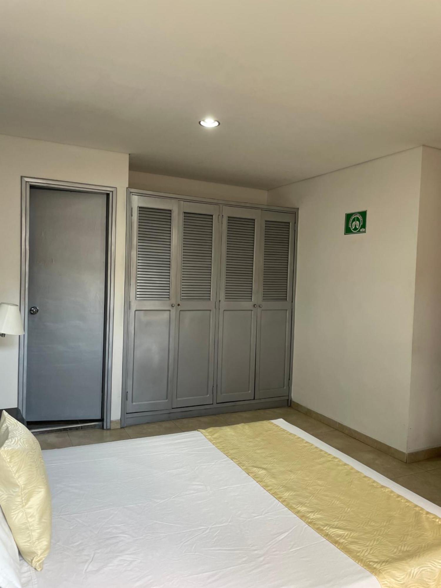 Hotel Prince Plaza Меделин Екстериор снимка